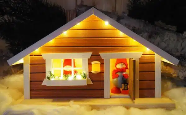 holzhaus weihnachten deko wichtel häuschen schwedenhaus