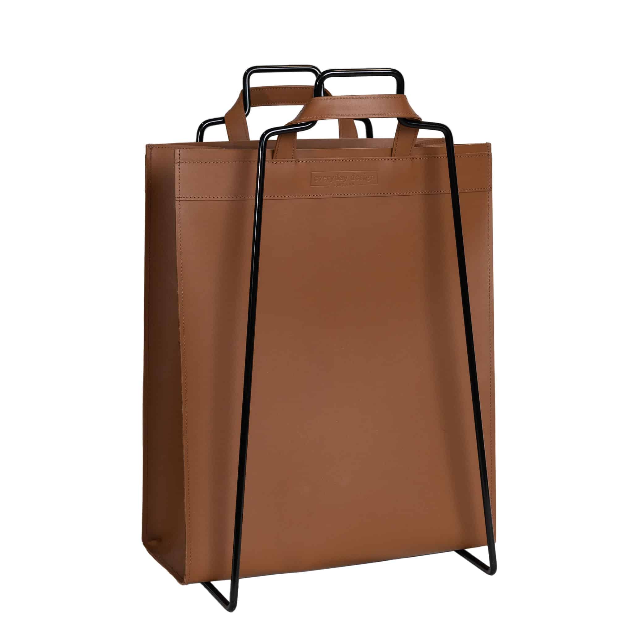 papierkorb Lederkorb cognac braun metall schwarz Kaminholzkorb Papiermüll büro recyceltes Lederfaserstoff everyday design vaasa helsinki